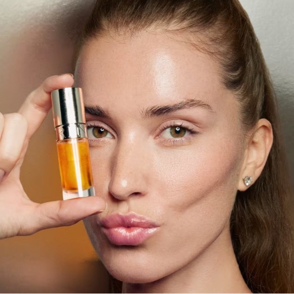 Clarins Lip Comfort Oil - Honey - Picture 15 of 16